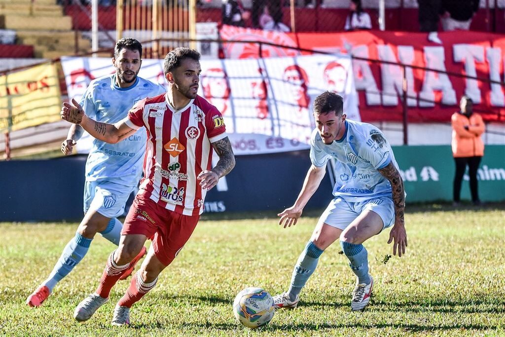 título imagem Com preços da semifinal mantidos, Inter-SM divulga serviço do jogo final contra o Novo Hamburgo