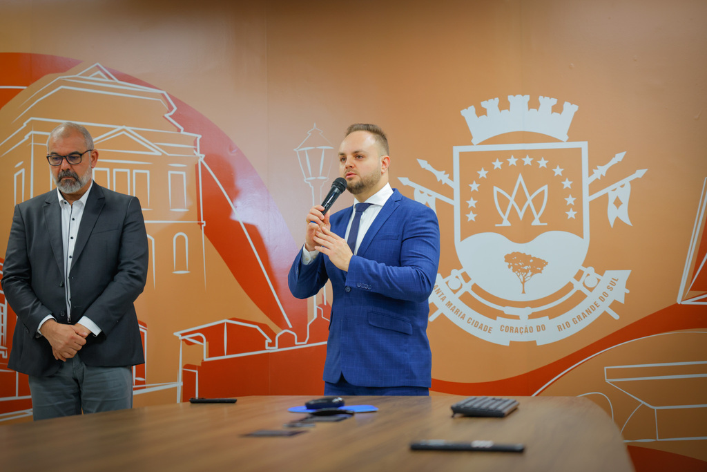 Foto: Samuel Marques (PMSM/Divulgação) - Procurador-geral do Município, Guilherme Cortez, durante o lançamento do edital de licitação do transporte coletivo em Santa Maria, em 22 de julho de 2025.