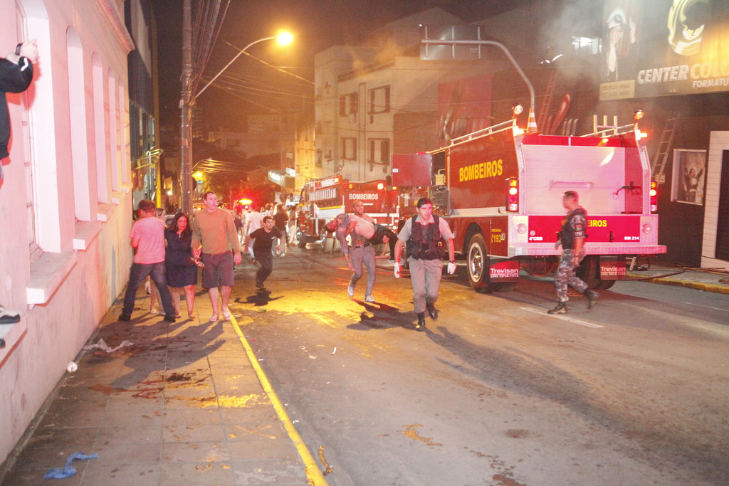 “O descanso é um privilégio que a Kiss nos roubou”, diz coletivo de sobreviventes em manifestação nas redes sociais após redução de penas dos réus