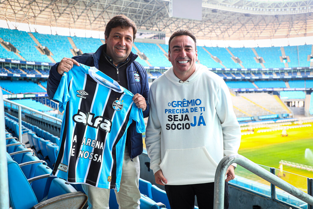 Foto: Lucas Uebel/Grêmio - Marcelo Marques (à direita) ao lado do atual presidente do Grêmio, Alberto Guerra