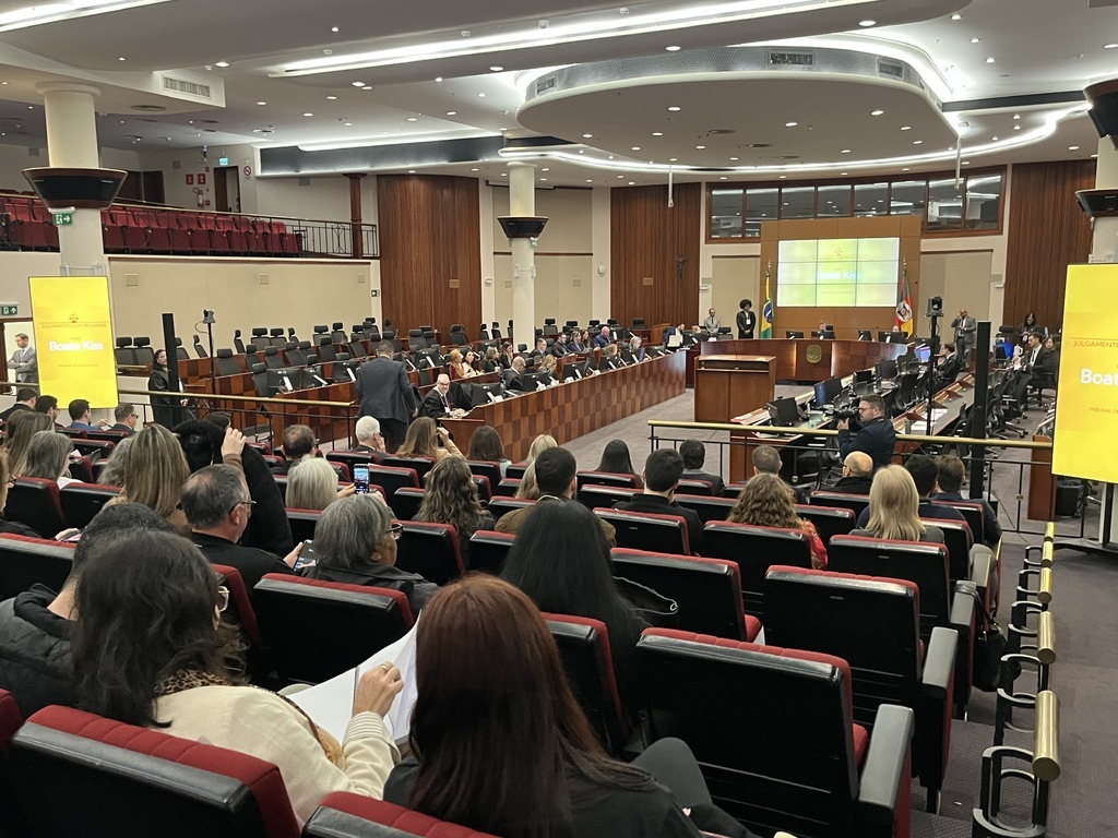 título imagem Caso Kiss: após redução de penas, defesas de três réus pedem progressão de regime para o semiaberto