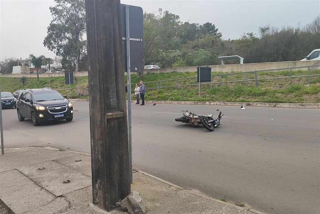 título imagem VÍDEO: motociclista morre em acidente na ERS-509, Faixa Velha de Camobi