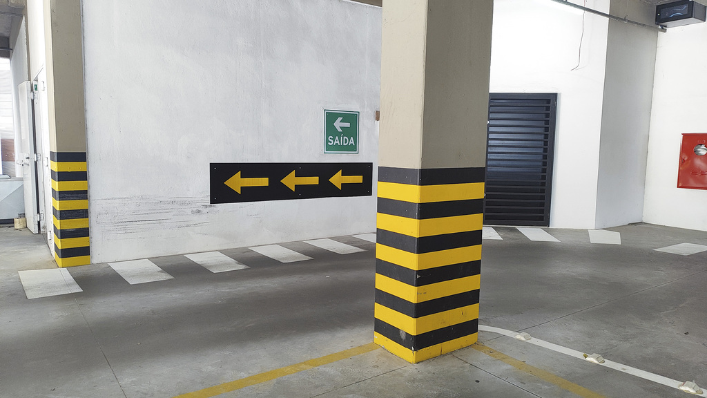  Estacionamento coberto da APUSM ganha nova sinalização e reforço na segurança