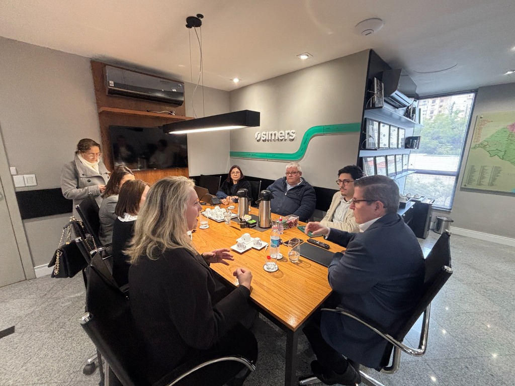 título imagem ADI Multimídia e Simers debatem papel da comunicação e vínculo com as comunidades