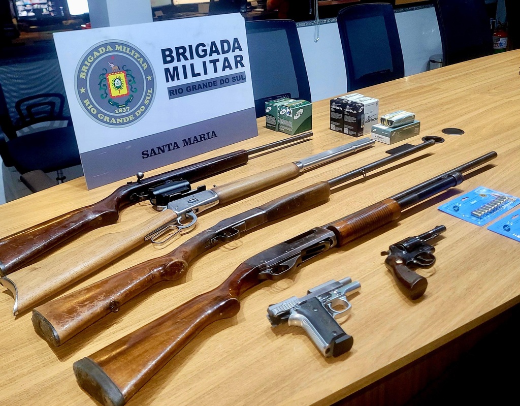 Durante atendimento a homem em surto, Brigada Militar apreende armas e munições em Santa Maria