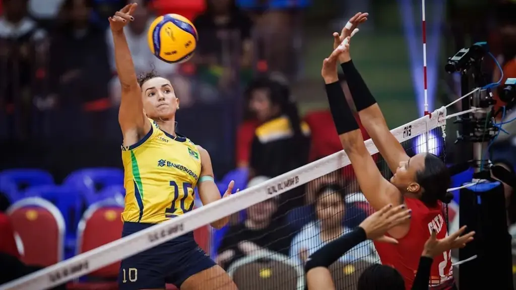 título imagem Brasil vence de virada e avança no Mundial de Vôlei; adversário será a França