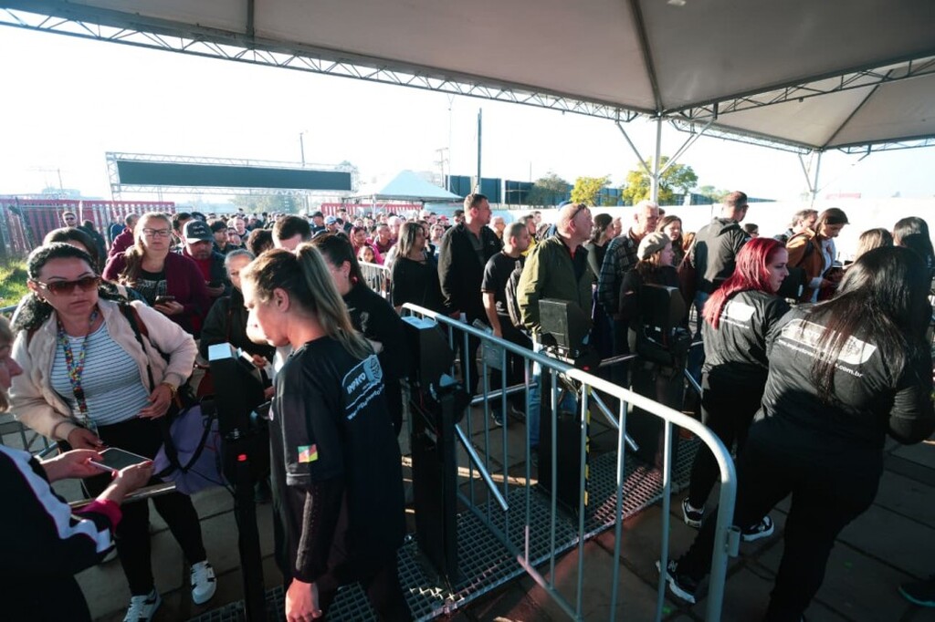 título imagem Com quase 120 mil visitantes, Expointer registra recorde de público no primeiro dia