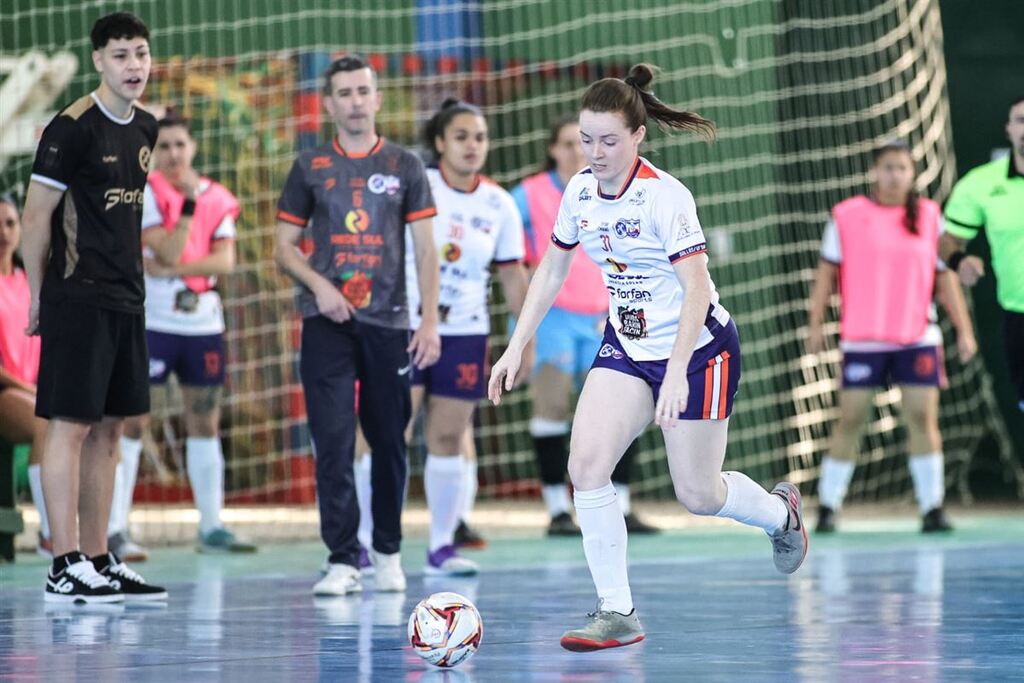 título imagem UFSM/Dallas vence uma e perde outra na primeira etapa da Série Ouro