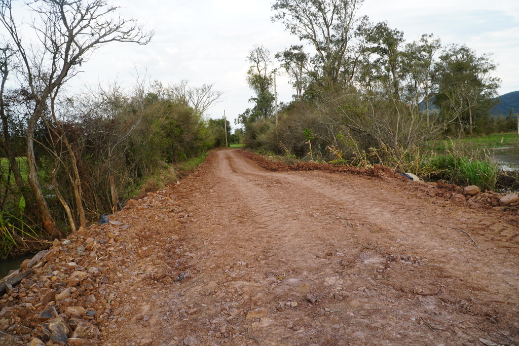 VÍDEO: Prefeitura faz reparos na Estrada Daniel Rizzi
