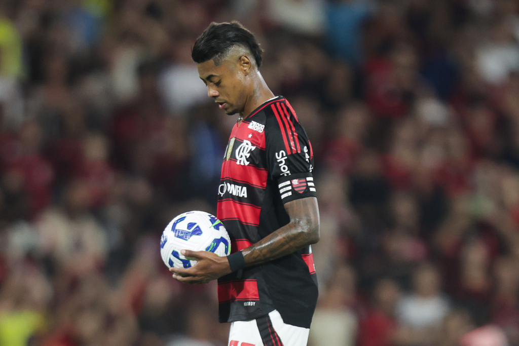 título imagem STJD suspende Bruno Henrique por 12 jogos por conduta antidesportiva