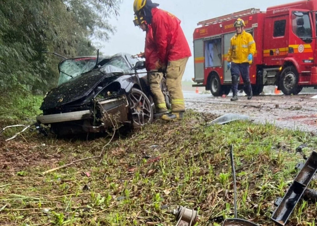 Duas horas após comprar Porsche, homem morre em acidente