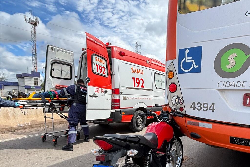 título imagem Motociclista fica ferido após colisão com ônibus na BR-392 em Santa Maria