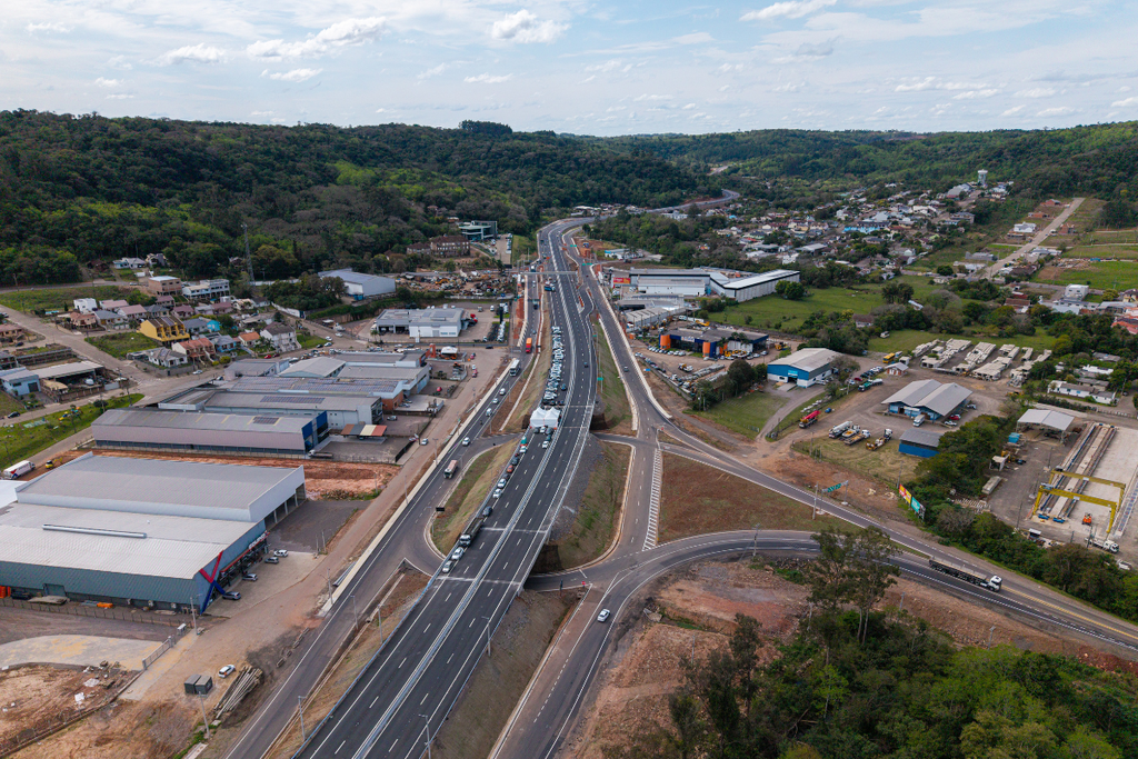 título imagem Estado defende redução da tarifa de pedágio por atraso de obras na RSC-287