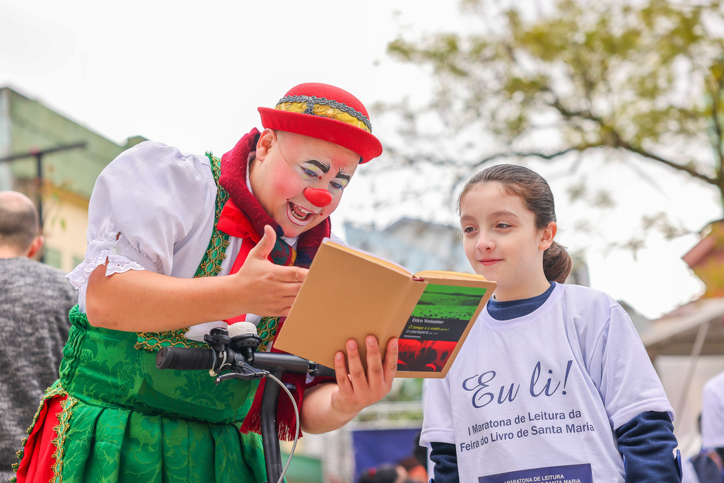 título imagem Feira do Livro de Santa Maria se encerra com mais de 30 mil exemplares vendidos