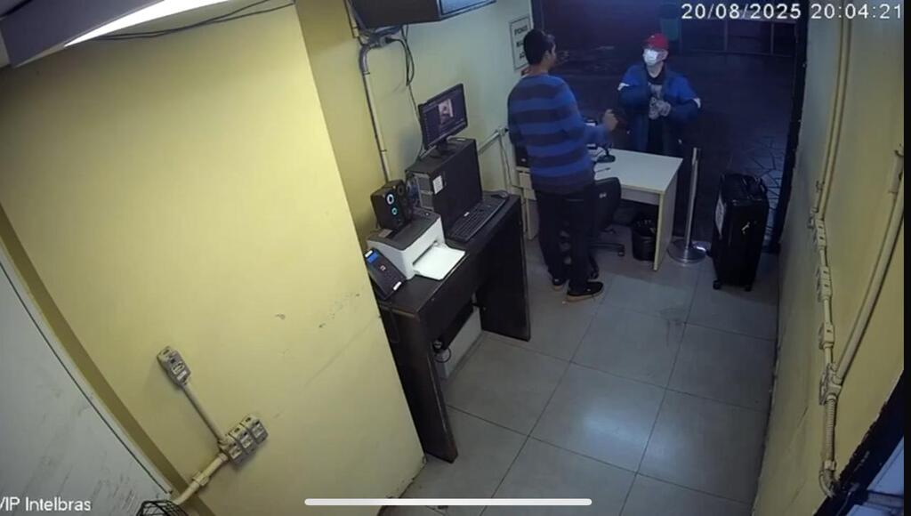 título imagem Perna humana é encontrada na orla de Porto Alegre e polícia suspeita de ligação com caso da mala na rodoviária