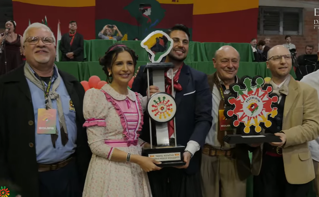 ​CTG M'Bororé, de Campo Bom, é o grande campeão do 29º FestMirim em Santa Maria