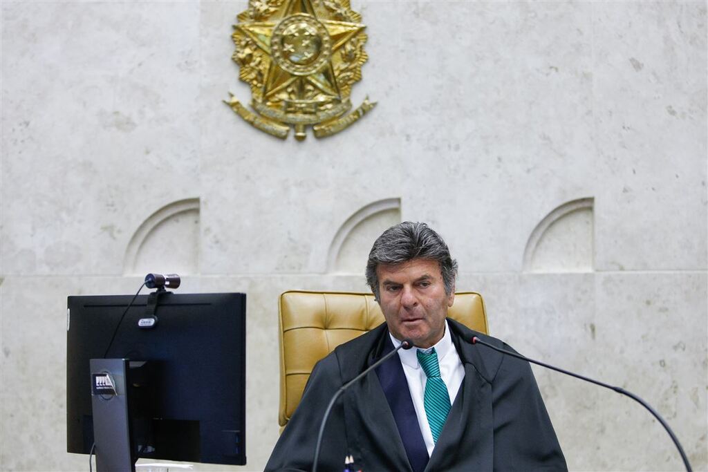 título imagem Fux vota para anular julgamento de Bolsonaro e mais sete