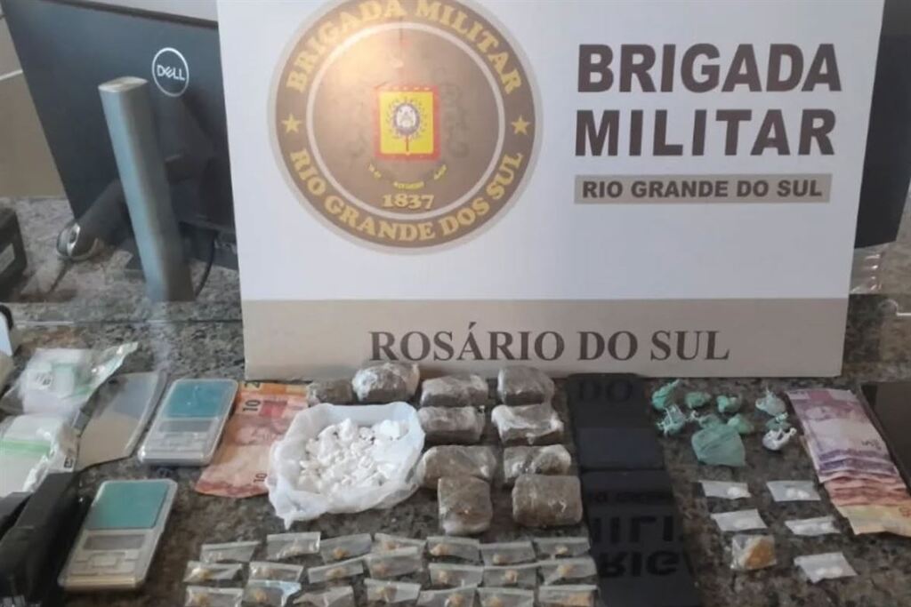 título imagem Trio é preso por tráfico de drogas em Rosário do Sul; foragido da Justiça está entre os detidos