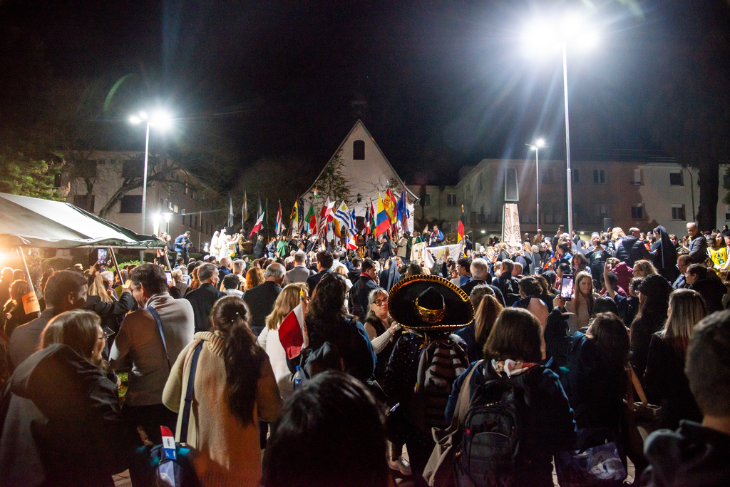Santo de casa que faz milagres mundo afora: legado de Pozzobon reúne mais de mil pessoas em Santa Maria