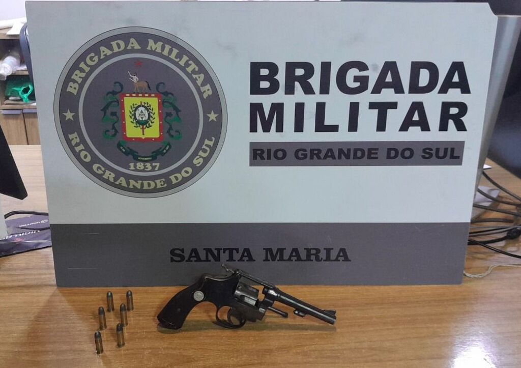 título imagem Em Santa Maria, Brigada Militar apreende armas e conduz dois adolescentes à delegacia