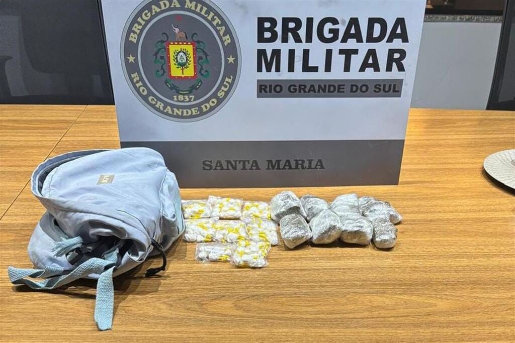 título imagem Homem foge e abandona mochila com mais de meio quilo de drogas no Bairro Boi Morto, em Santa Maria