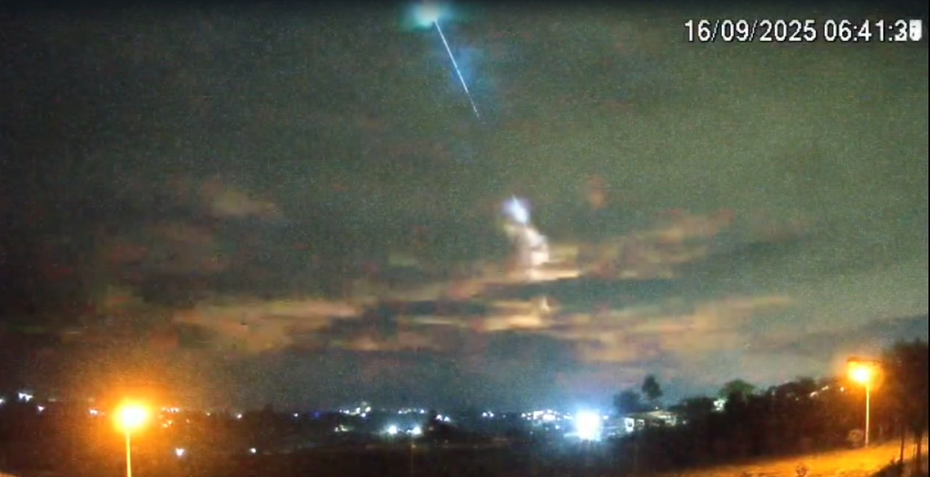 VÍDEO: Meteoro cruza o céu de Santa Maria na madrugada desta terça-feira