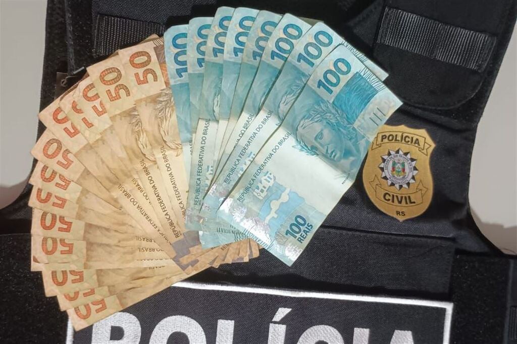 título imagem Criminoso com mais de 30 registros de furtos é preso em Santa Maria, e vítima de assalto a residência recupera R$ 1,5 mil