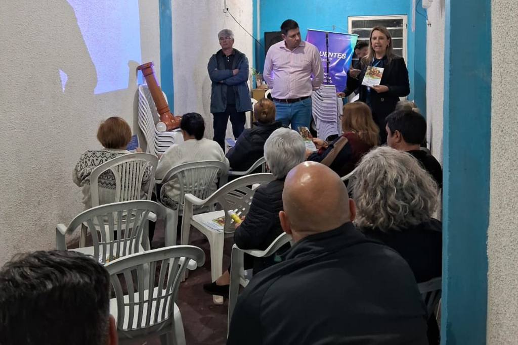 Corsan orienta moradores sobre conexão à nova rede de esgoto no Bairro Juscelino Kubitschek