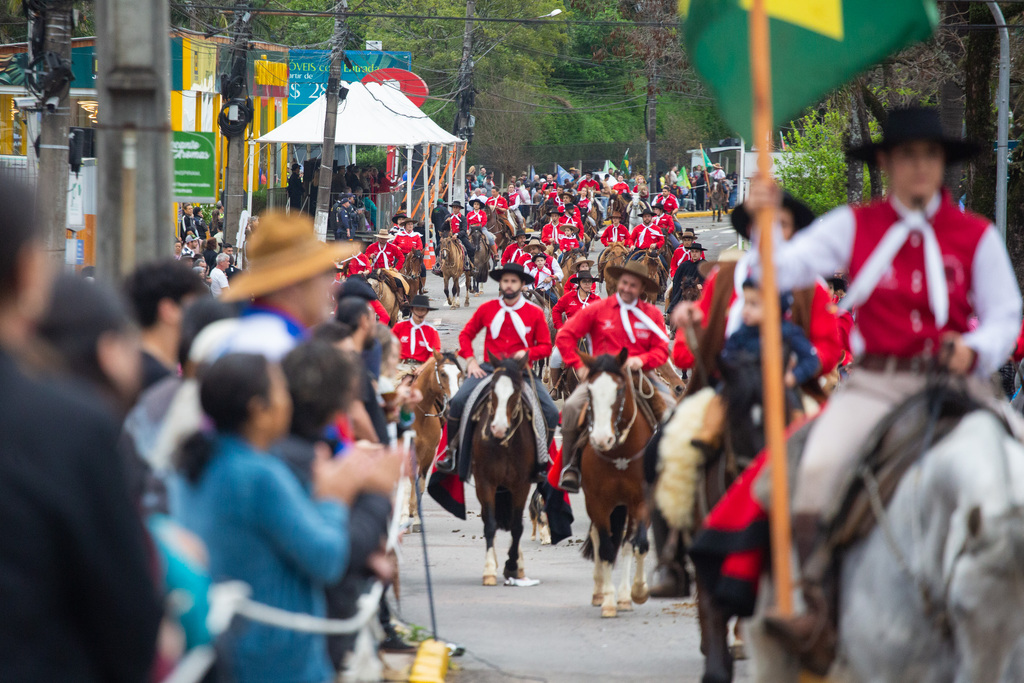 título imagem Desfile Farroupilha: Grupo Diário fará a cobertura do evento; saiba como acompanhar