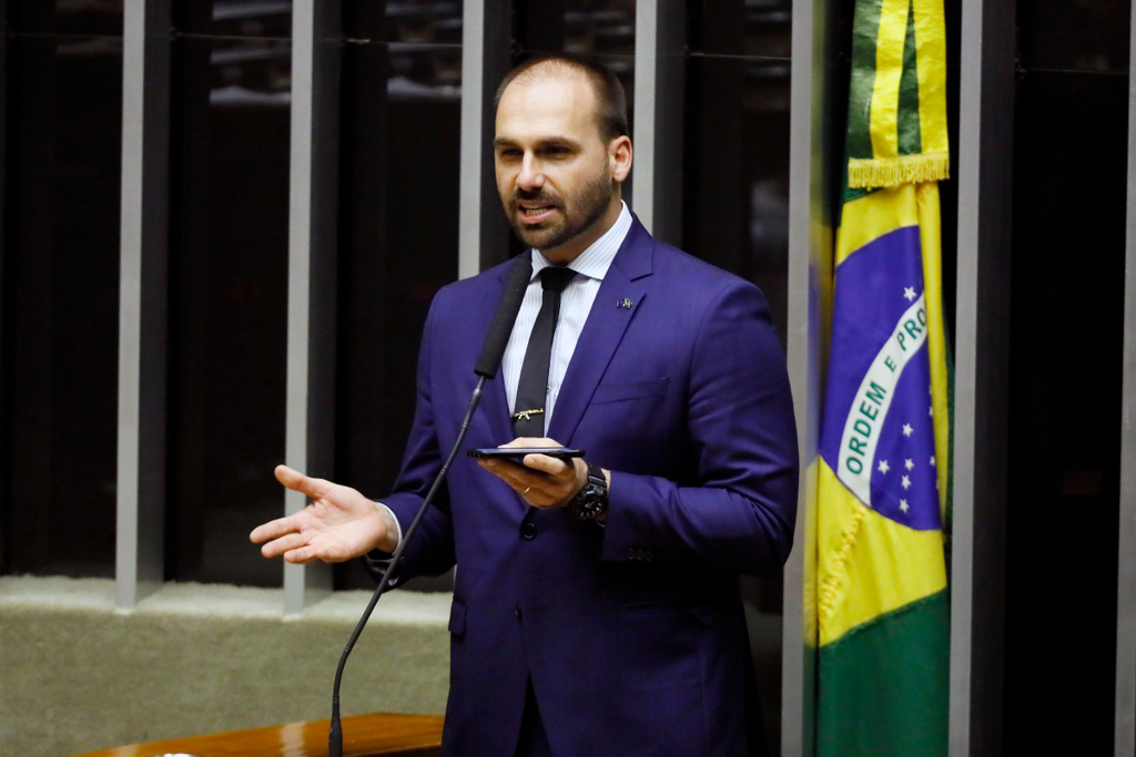 PGR denuncia Eduardo Bolsonaro e Paulo Figueiredo por coação contra STF
