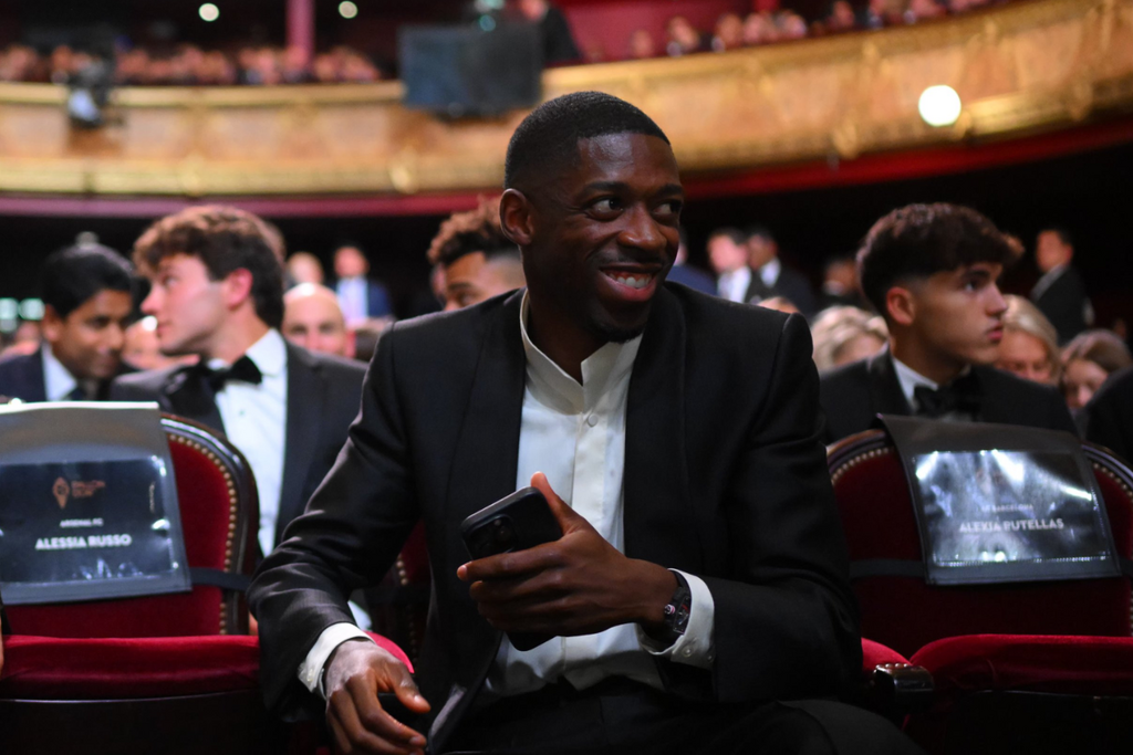 título imagem Dembélé é eleito o melhor jogador do mundo; gaúcho fica na quinta colocação