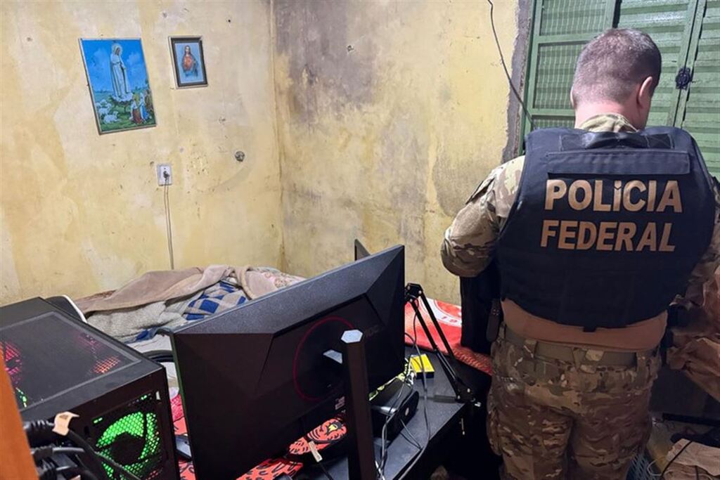 título imagem Operação da PF mira suspeito de armazenar imagens de violência sexual contra crianças em Caçapava do Sul