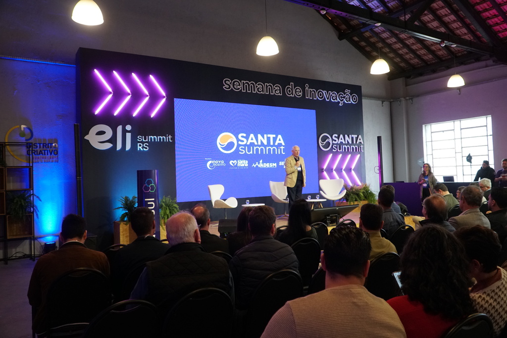 título imagem Com foco em prefeituras, “Batalha de Startups” e até ex-The Voice Brasil, Santa Summit dá a largada em Santa Maria