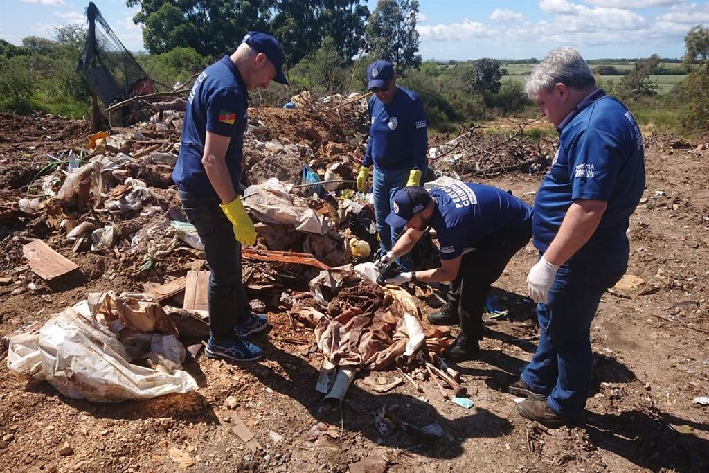 Foto: Polícia Civil (Divulgação) - Polícia Civil investiga a descoberta de ossadas em lixão interditado do município