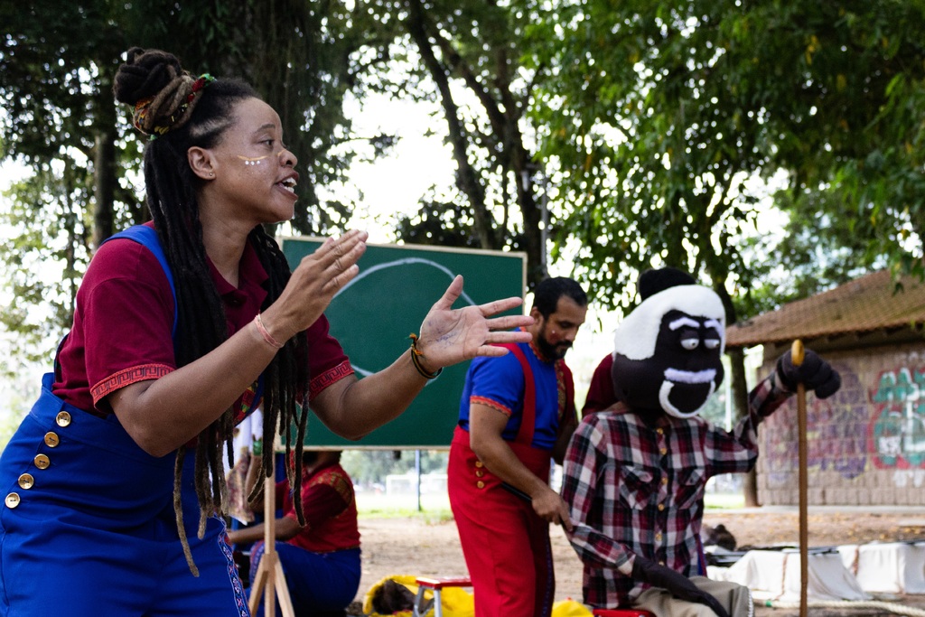 Foto: Juliettee Bavaresco (Divulgação) - Registro do Lanceirinho Negro, espetáculo do grupo.