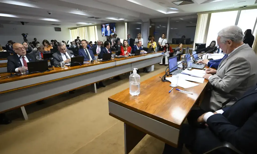Comissão do Senado aprova isenção de Imposto de Renda para quem ganha até R$ 5 mil