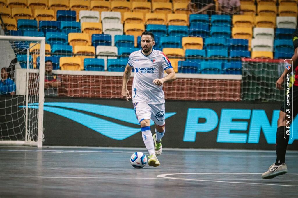 Foto: João Moura (Fortaleza EC) - Everton foi campeão brasileiro pelo Fortaleza em 2024. Ele é acadêmico de Educação Física e lança projeto da modalidade