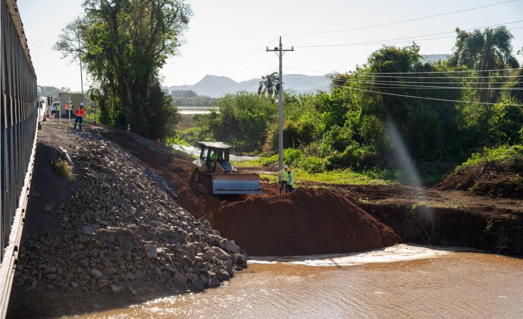 Máquinas da Rota começam a obra da nova ponte da RSC-287 sobre o Arroio Grande