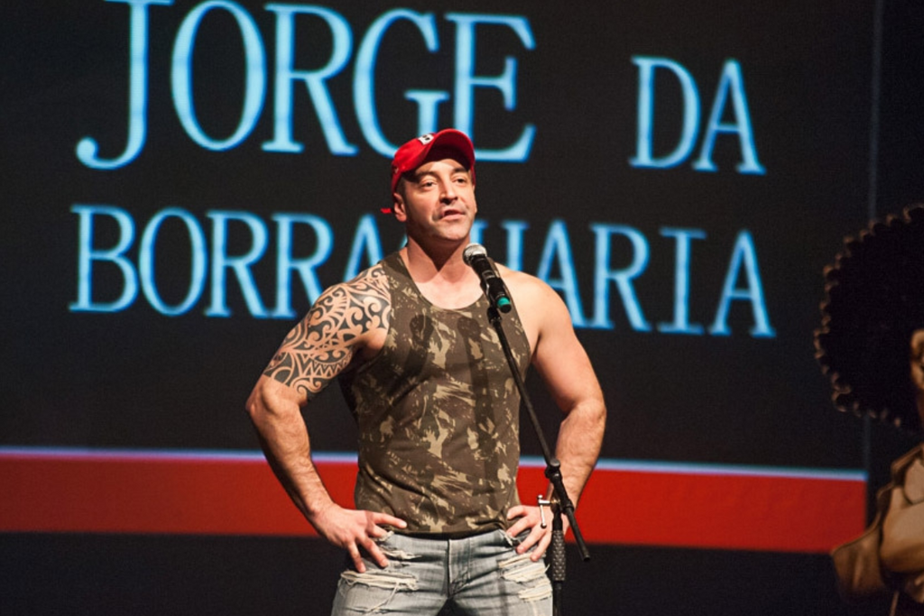 título imagem Defesa do humorista Cris Pereira se pronuncia após portal noticiar condenação por estupro