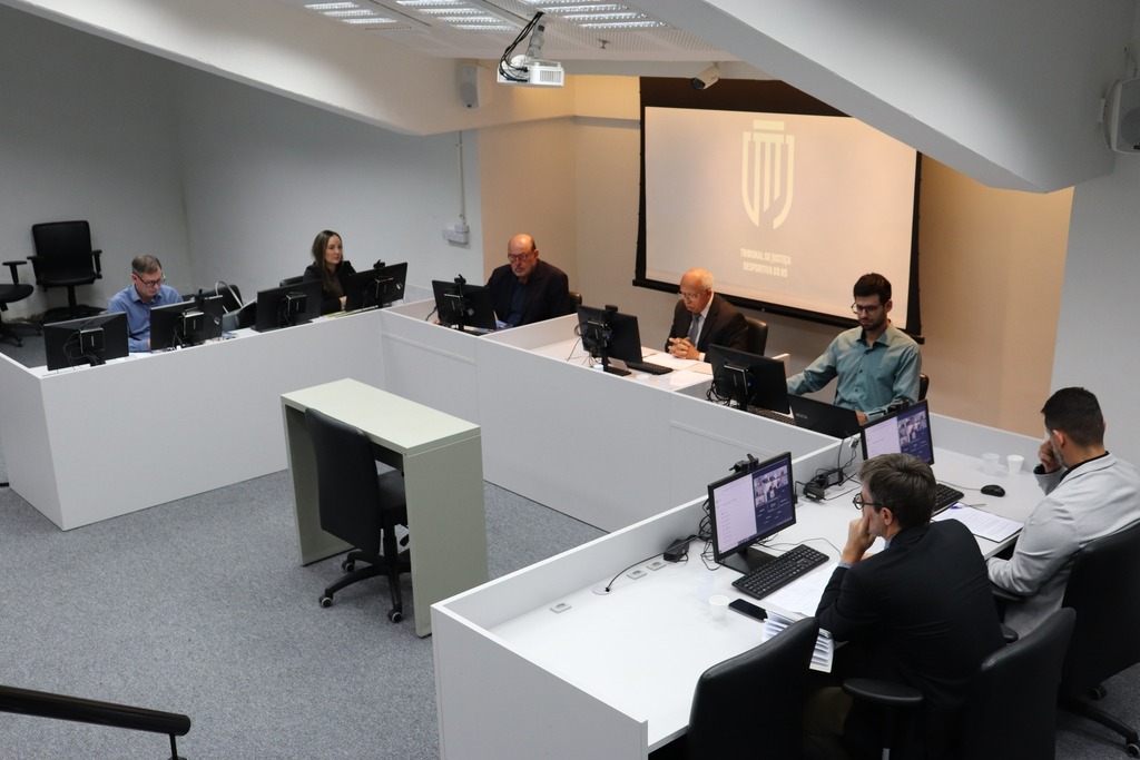 título imagem Inter-SM será julgado nesta segunda-feira em processos relacionados a jogos da Divisão de Acesso