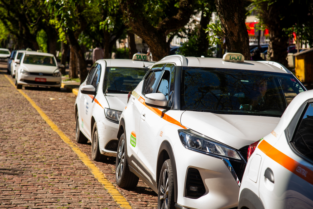 Taxistas buscam apoio de Alckmin para garantir hereditariedade das permissões
