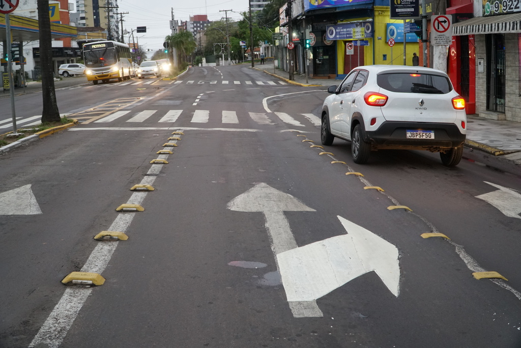 título imagem Mudança no trânsito da Avenida Dores: entenda a alteração no cruzamento com a Rua General Neto