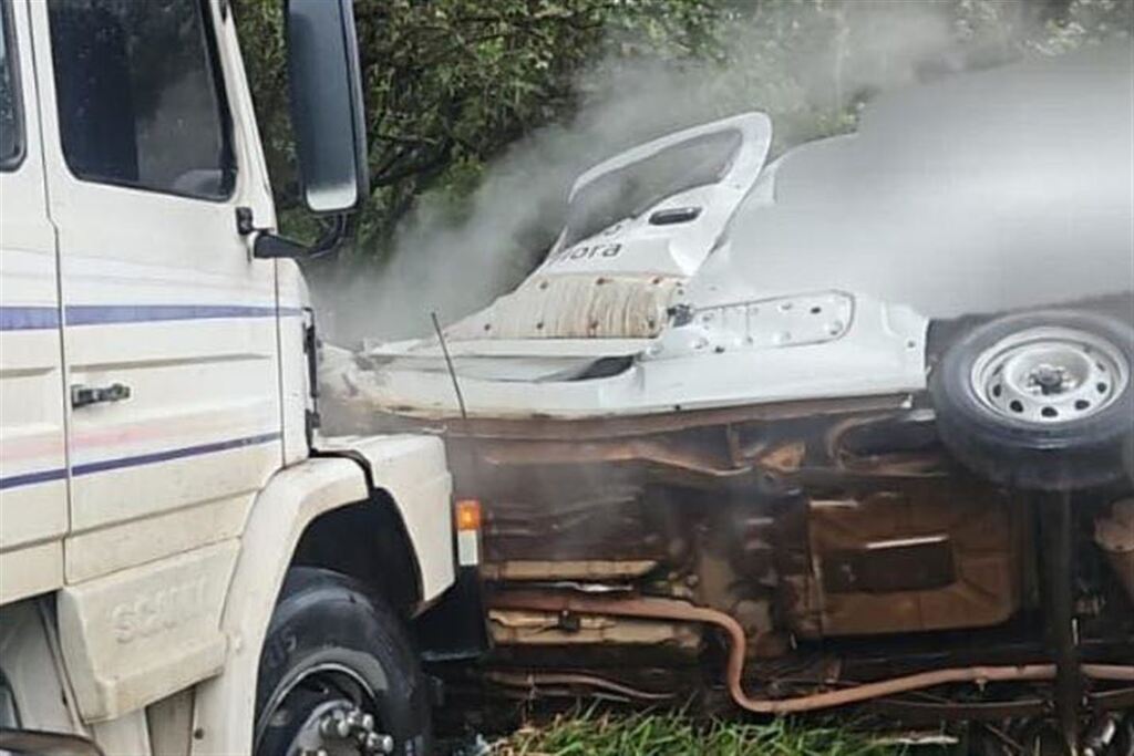 título imagem Motorista morre preso às ferragens em colisão com carreta na ERS-342 em Cruz Alta