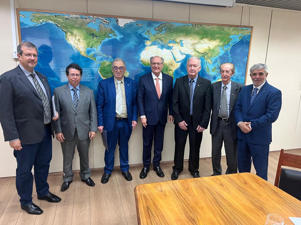 Vice-presidente Geraldo Alckmin escuta Confederação Nacional dos Taxistas e sinaliza medidas para fortalecer categoria