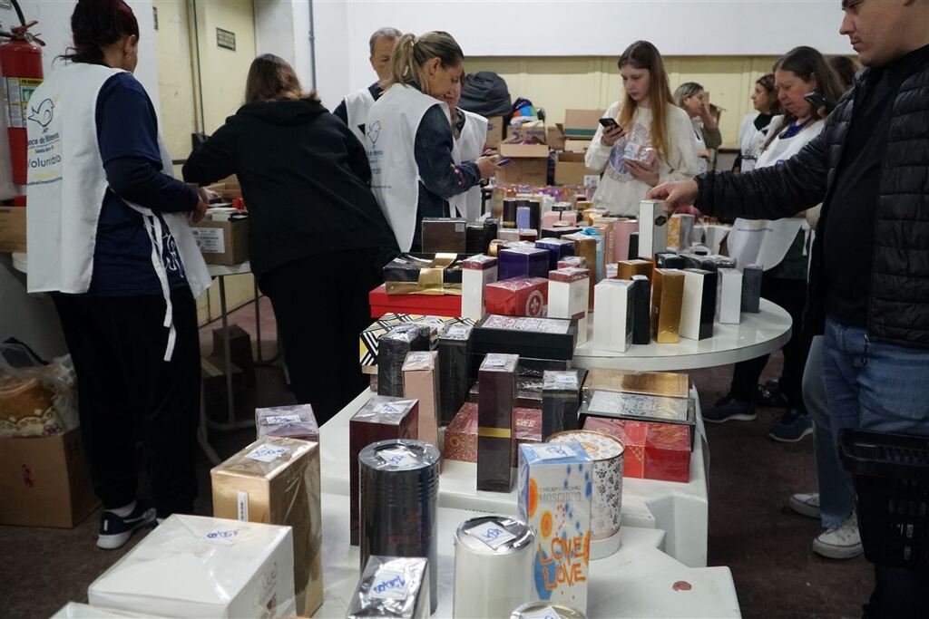 título imagem Creme Victoria's Secret a R$ 70 e smartphones de até R$ 800; confira preços e quantidade de produtos disponíveis no Bazar Solidário em Santa Maria