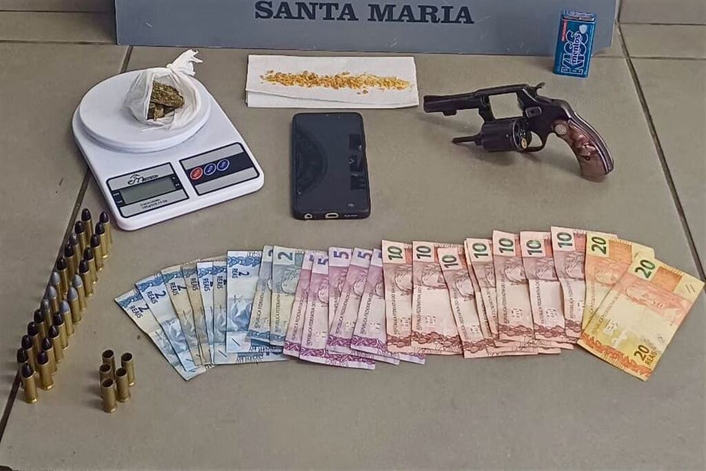 título imagem Menor de 17 anos é apreendido com arma e drogas em Santa Maria