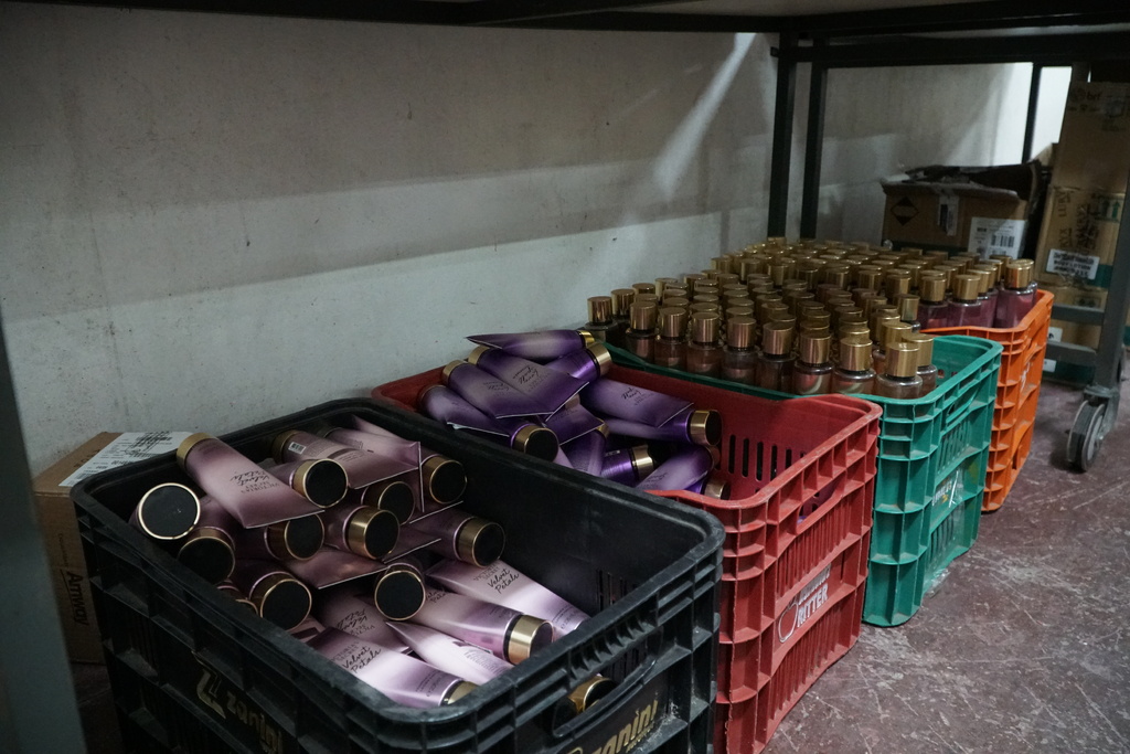 Bazar Solidário deve encerrar ainda nesta quinta-feira em Santa Maria; veja os produtos que sobraram