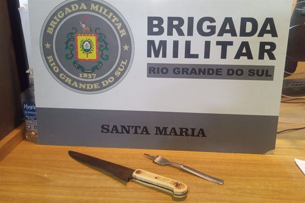 Dois adolescentes de 14 e 16 anos são detidos com faca dentro de escola em Santa Maria