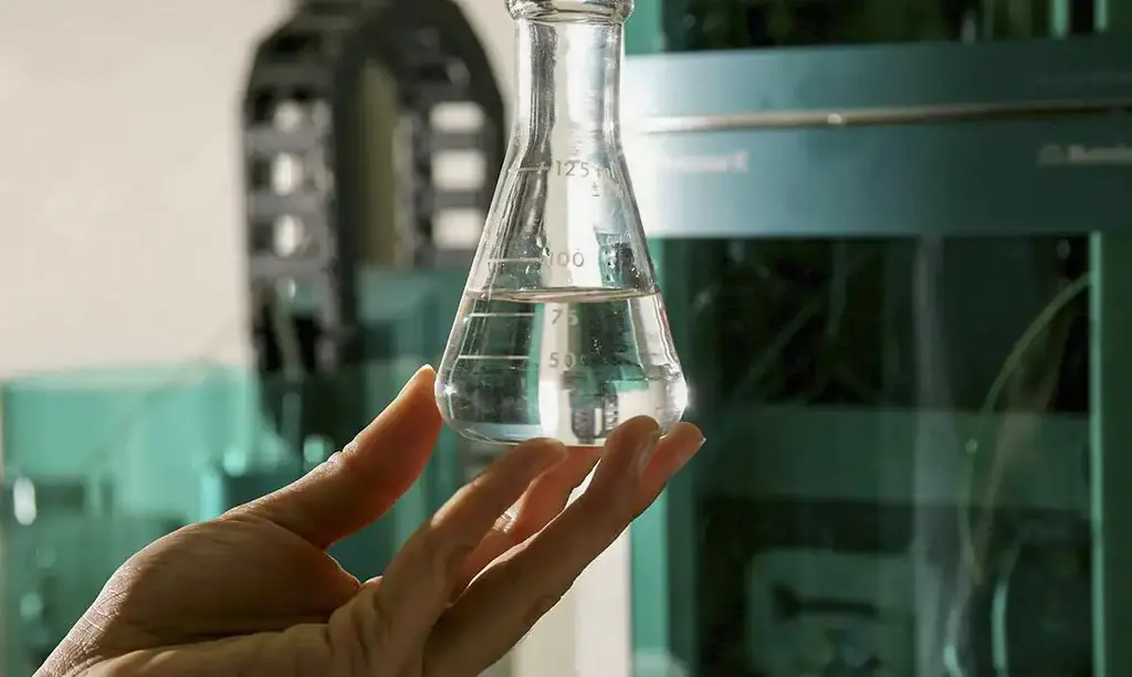 título imagem Metanol: 8 mortes e 43 casos suspeitos no país; em Santa Maria, bar e sindicato reforçam segurança das bebidas