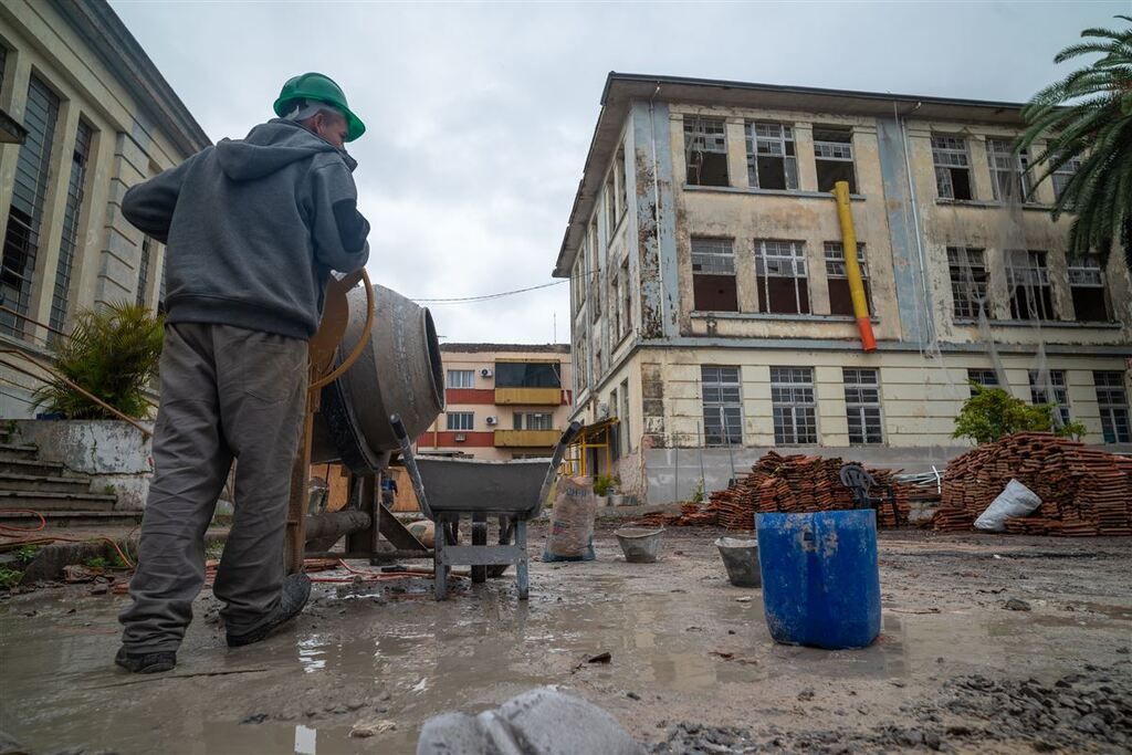 Instituto Olavo Bilac: restauração avança em ritmo intenso dois meses após início